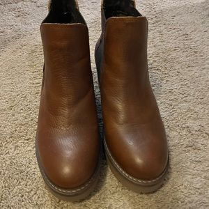 Leather ankle boots: size 8